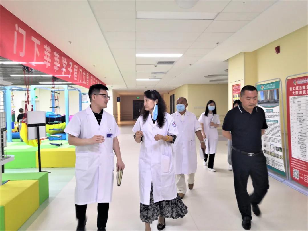 简讯|贵州省康复质控中心主任张继荣到院开展大查房和讲座